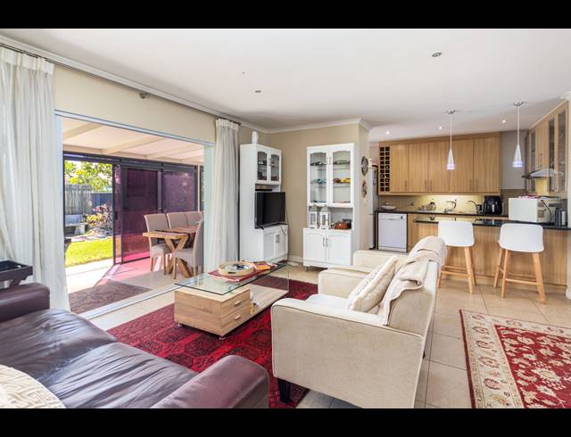 3 BEDROOM FREESTANDING TO LET IN SUNNINGDALE